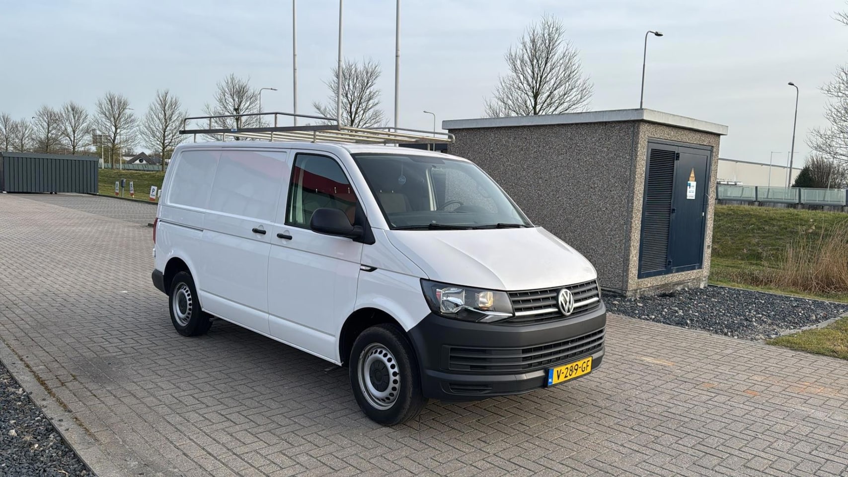 Volkswagen Transporter - 2.0 TDI L1H1 Comfortline 254.000 NAP AIRCO WIT 2017 - AutoWereld.nl