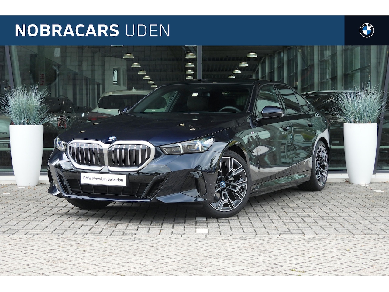 BMW 5-serie - 530e M Sport / Panoramadak / Trekhaak / Stoelventilatie /  Adaptieve LED / Comfort Access - AutoWereld.nl