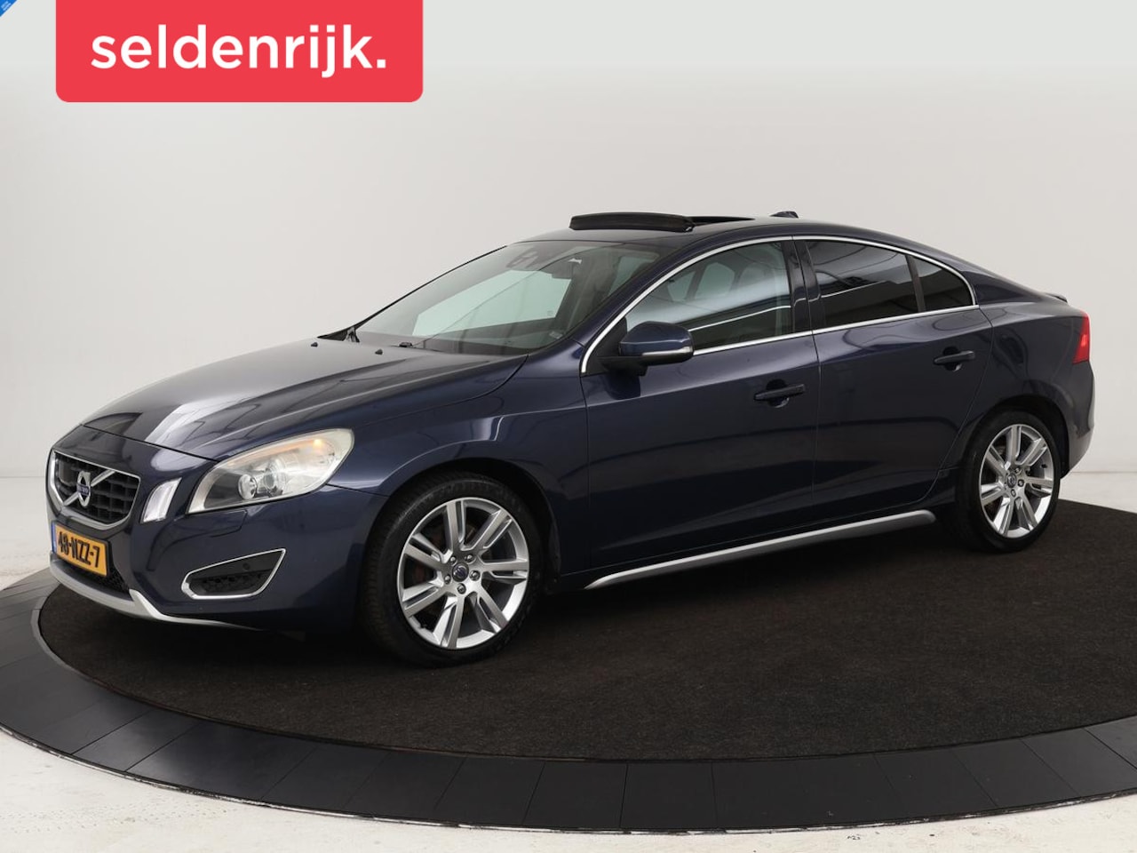 Volvo S60 - 2.0T Summum | Schuifdak | Leder | Stoelverwarming | Trekhaak | Adaptive cruise | Camera | - AutoWereld.nl