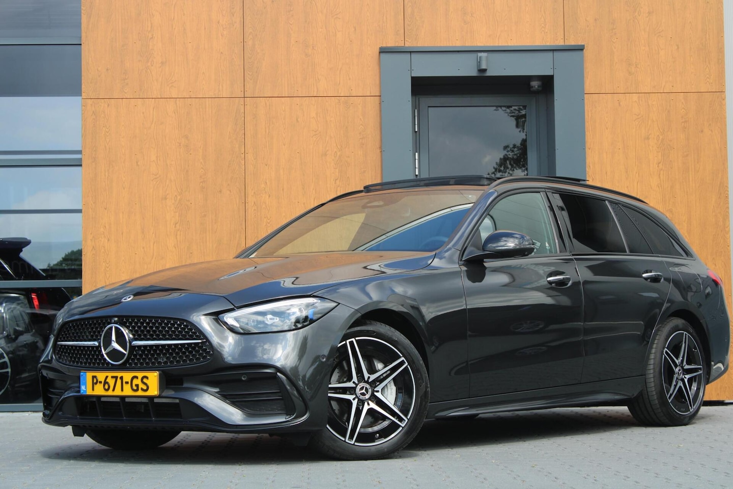 Mercedes-Benz C-klasse - 300e AMG Line | Premium Plus | Origineel NL | Pano - AutoWereld.nl