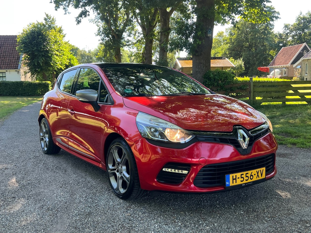 Renault Clio - 1.2 GT | Pano + Automaat + Leder + Navi - AutoWereld.nl