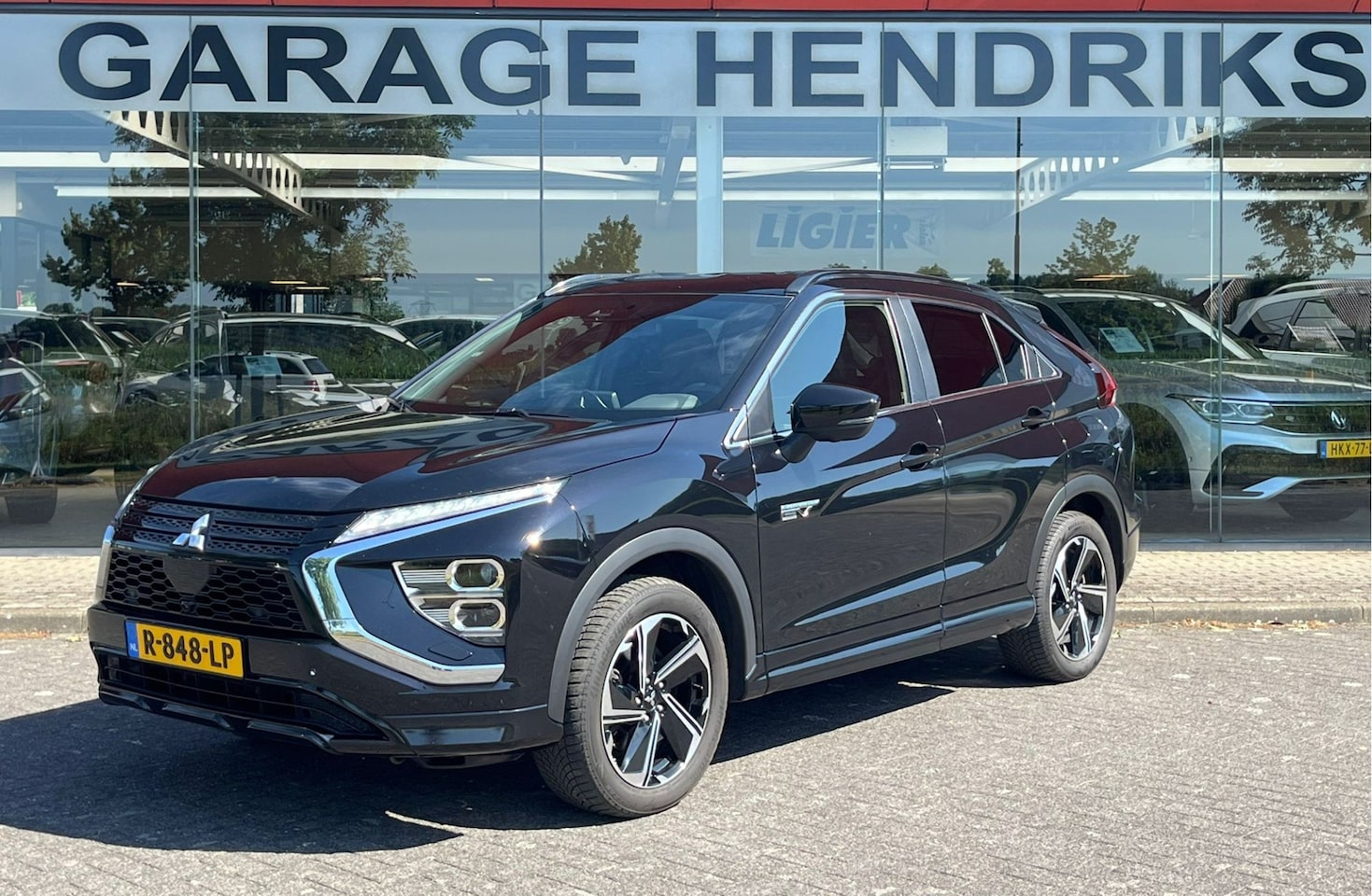 Mitsubishi Eclipse Cross - 2.4 PHEV Executive Automaat | Adaptive CC | Climate | Blindspot | Stoel &Stuurverwarming | - AutoWereld.nl