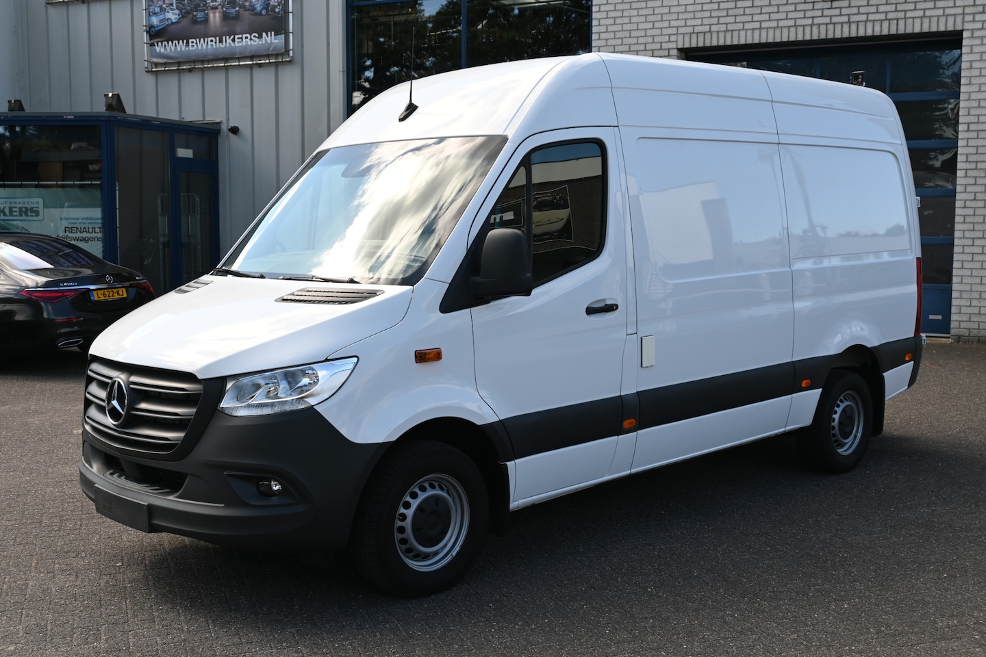 Mercedes-Benz Sprinter - 319 CDI 3.0 V6 L2H2 3500 kg Trekhaak, MBUX navigatie en camera, Geveerde stoelen - AutoWereld.nl