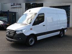 Mercedes-Benz Sprinter - 319 CDI 3.0 V6 L2H2 3500 kg Trekhaak, MBUX navigatie en camera, Geveerde stoelen