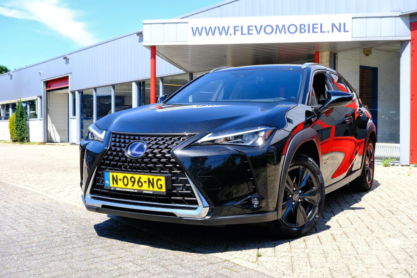 Lexus UX - 250h Business Line Clima|PDC|LMV|Alcantara - AutoWereld.nl