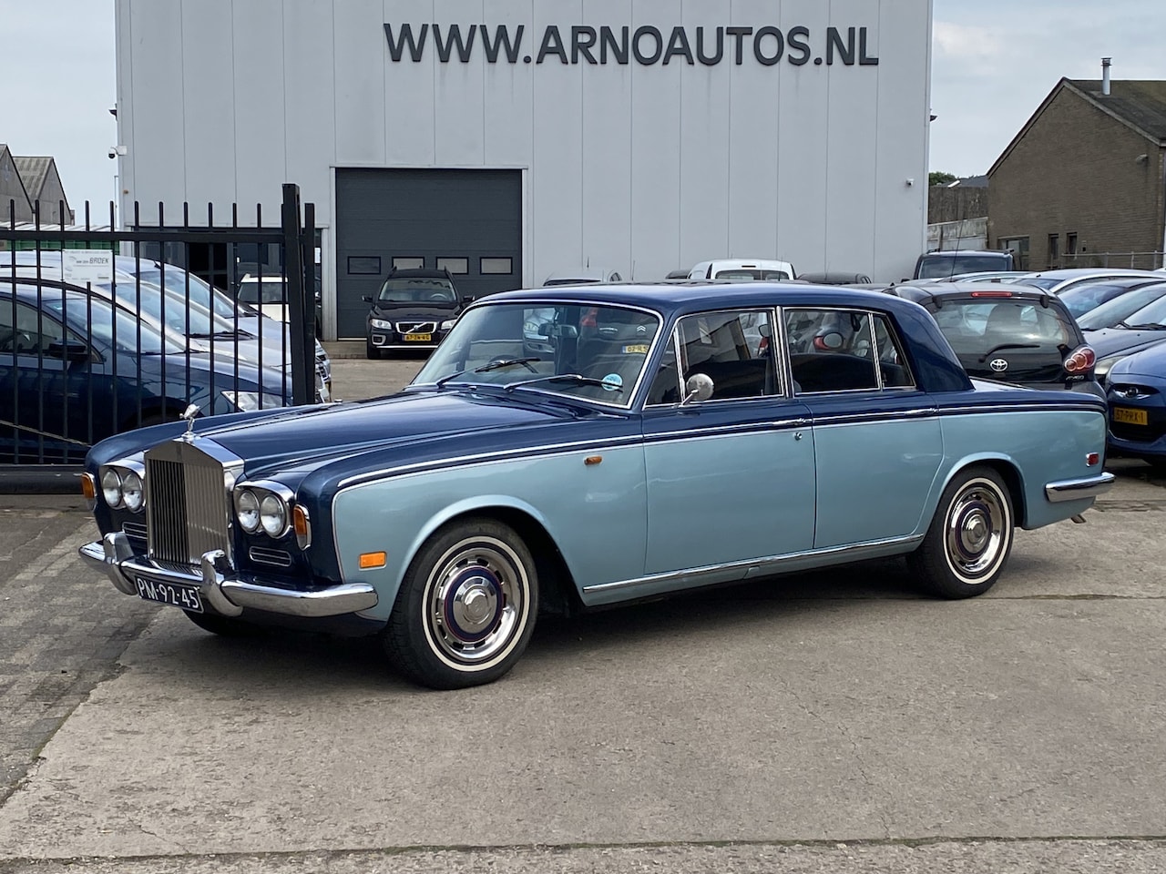 Rolls-Royce Silver Shadow - 6.8 Saloon, BJ 1971, APK EN WEGENBELASTING VRIJ, TWO TONE COLOR, STUURBEKRACHTIGING, 4X EL - AutoWereld.nl