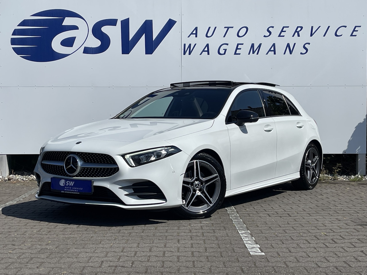 Mercedes-Benz A-klasse - 200 Business Solution AMG | Pano | Trekhaak | ACC | 360* Camera | LED | DAB+ | 18 inch - AutoWereld.nl