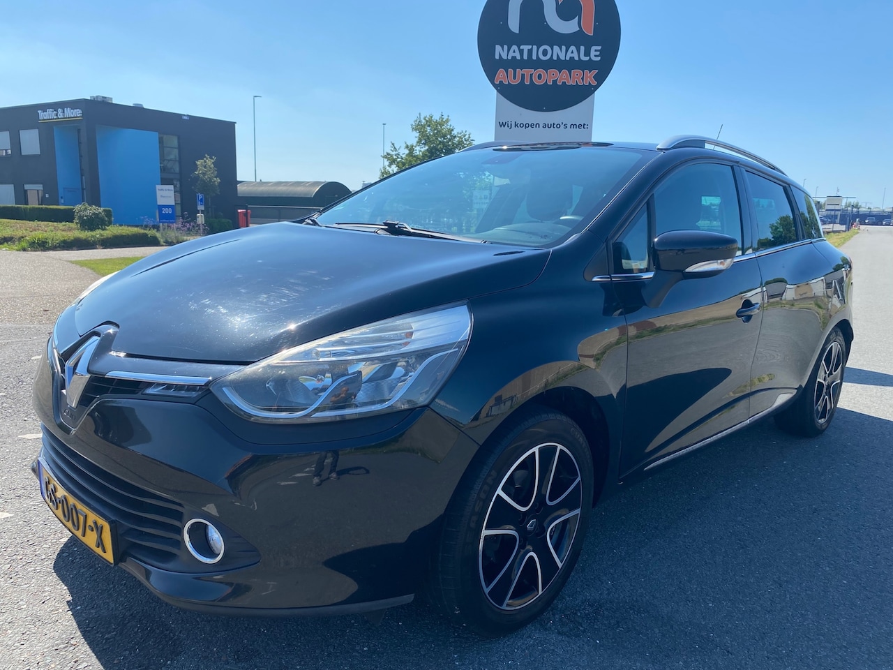 Renault Clio Estate - 2015 * 1.5 dCi ECO Dynamique * PDC * LMV * LED * AIRCO * NAV - AutoWereld.nl