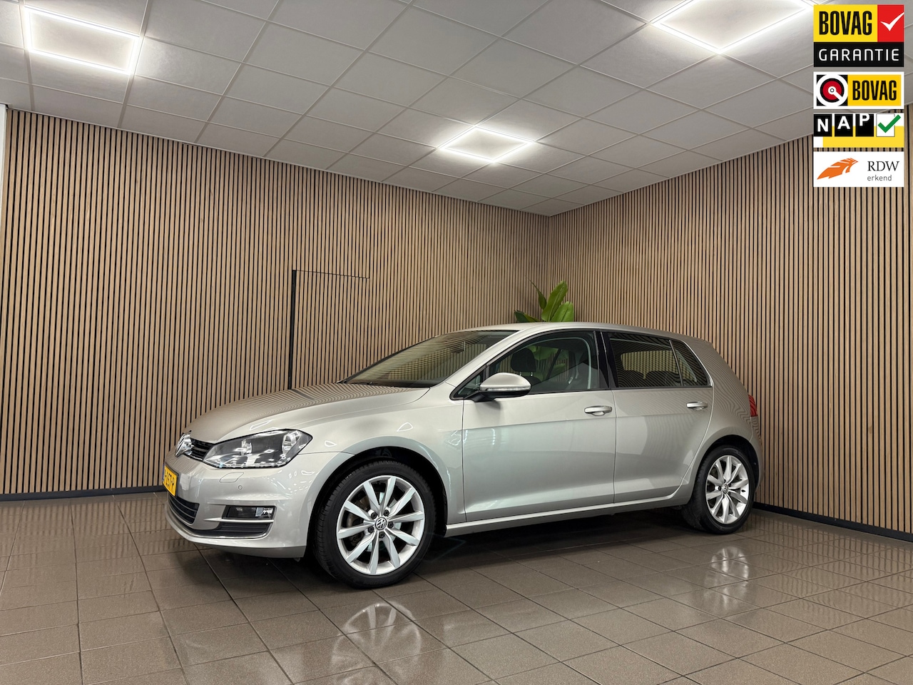 Volkswagen Golf - 1.4 TSI Highline * Automaat / Camera / Navigatie / LM Velgen / NL Auto * - AutoWereld.nl