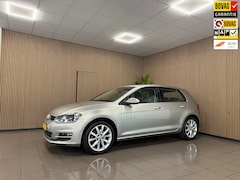 Volkswagen Golf - 1.4 TSI Highline * Automaat / Camera / Navigatie / LM Velgen / NL Auto