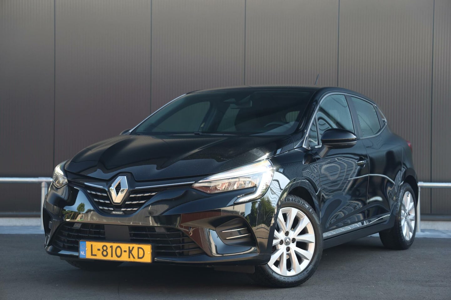 Renault Clio - 1.0 TCe 90 Intens Navi Clima Camera Cruise DAB+ PDC CarPlay NL-Auto NAP! - AutoWereld.nl