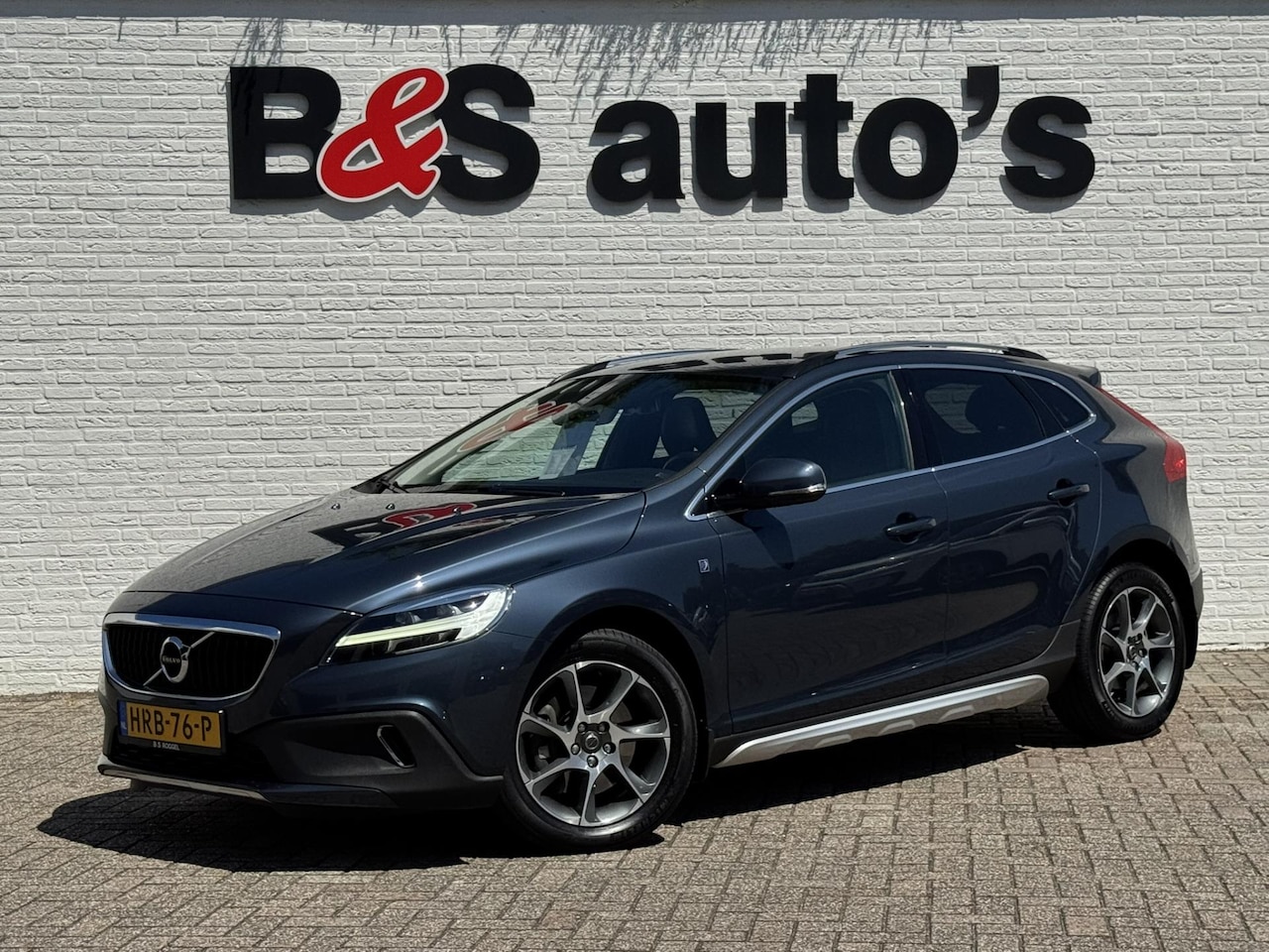 Volvo V40 Cross Country - 1.5 T3 Momentum Ocean Race Cruise control Climate control Parkeersensor Navigatie - AutoWereld.nl