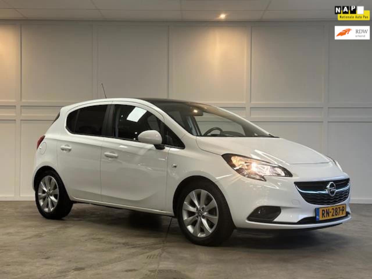 Opel Corsa - 1.4 Favourite / 62.157 KM NaP / 2018 / Navi / Airco - AutoWereld.nl