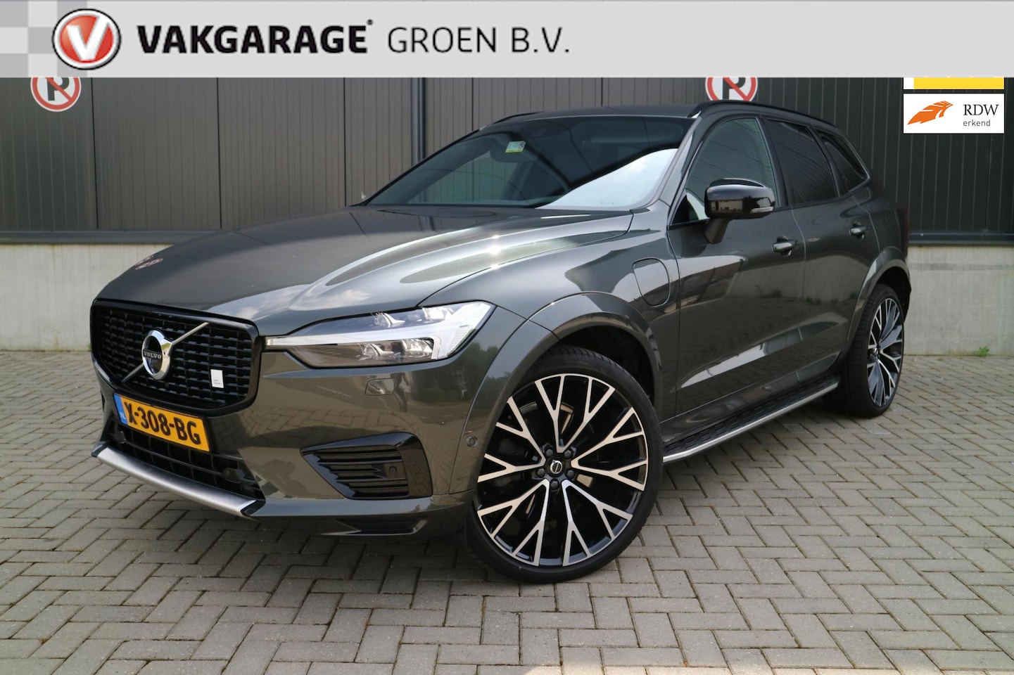 Volvo XC60 - 2.0 Recharge T6 AWD R-Design 360"Camera HK Sound 22" Pano Dak / Luchtvering ACC Trekhaak H - AutoWereld.nl