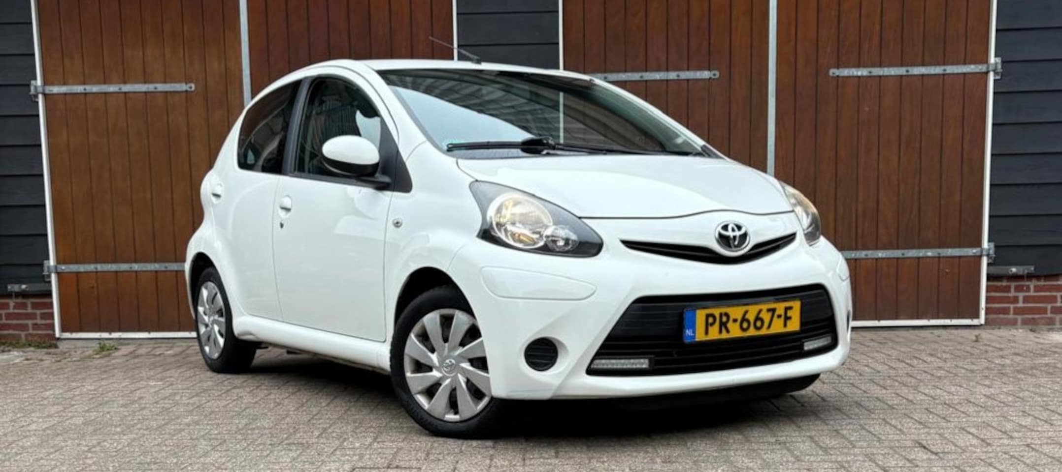 Toyota Aygo - 1.0 VVT-i Comfort 1.0 VVT-i Comfort, Nieuwe koppeling, Airco, 5 Deurs, Elektrische - AutoWereld.nl