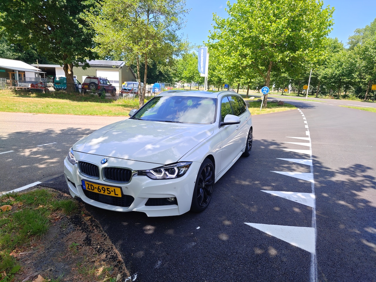 BMW 3-serie Touring - 330d High Executive 360 camera, panorama, Harmann Kardon - AutoWereld.nl