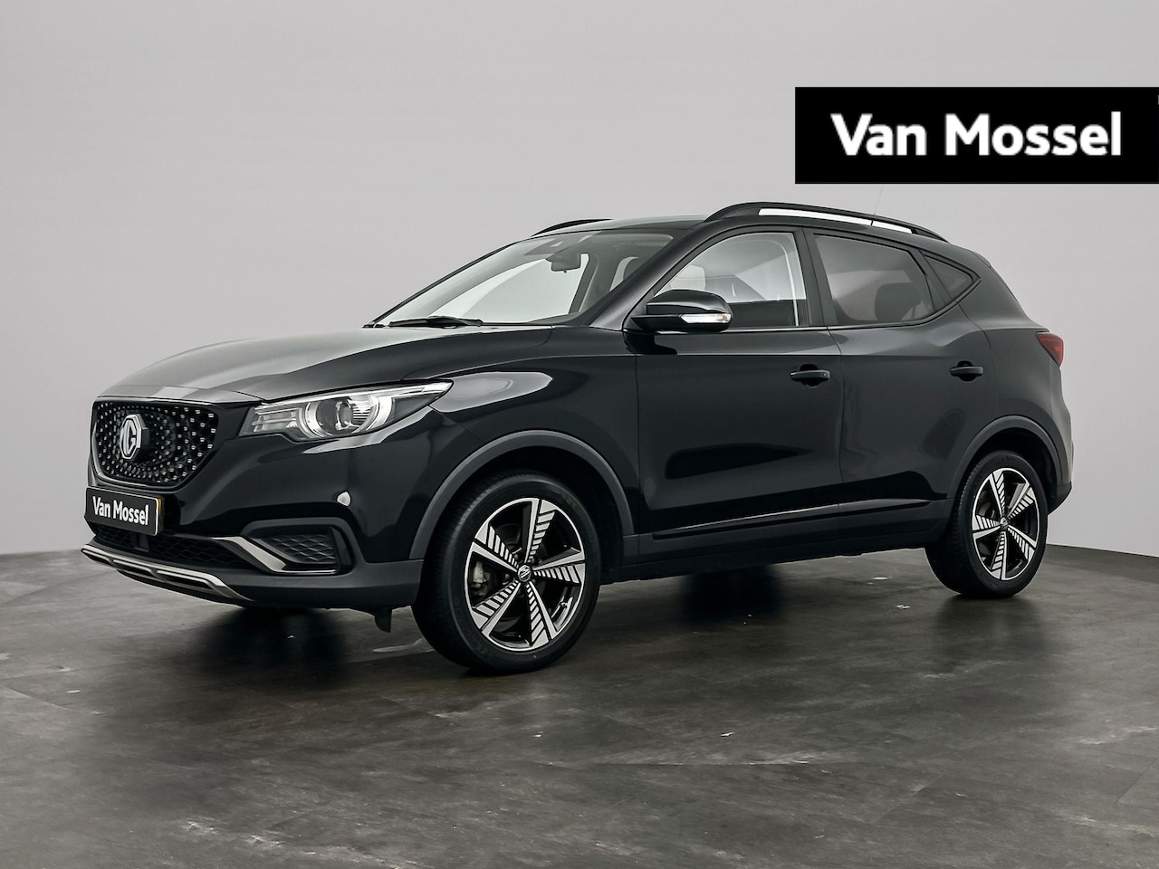 MG ZS - Luxury 45 kWh | Black Pack | Apple Carplay / Android Auto | Leder | Panorama Schuif/Kantel - AutoWereld.nl