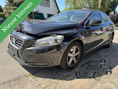 Volvo V40 - 1.6 D2 Momentum Voorschade