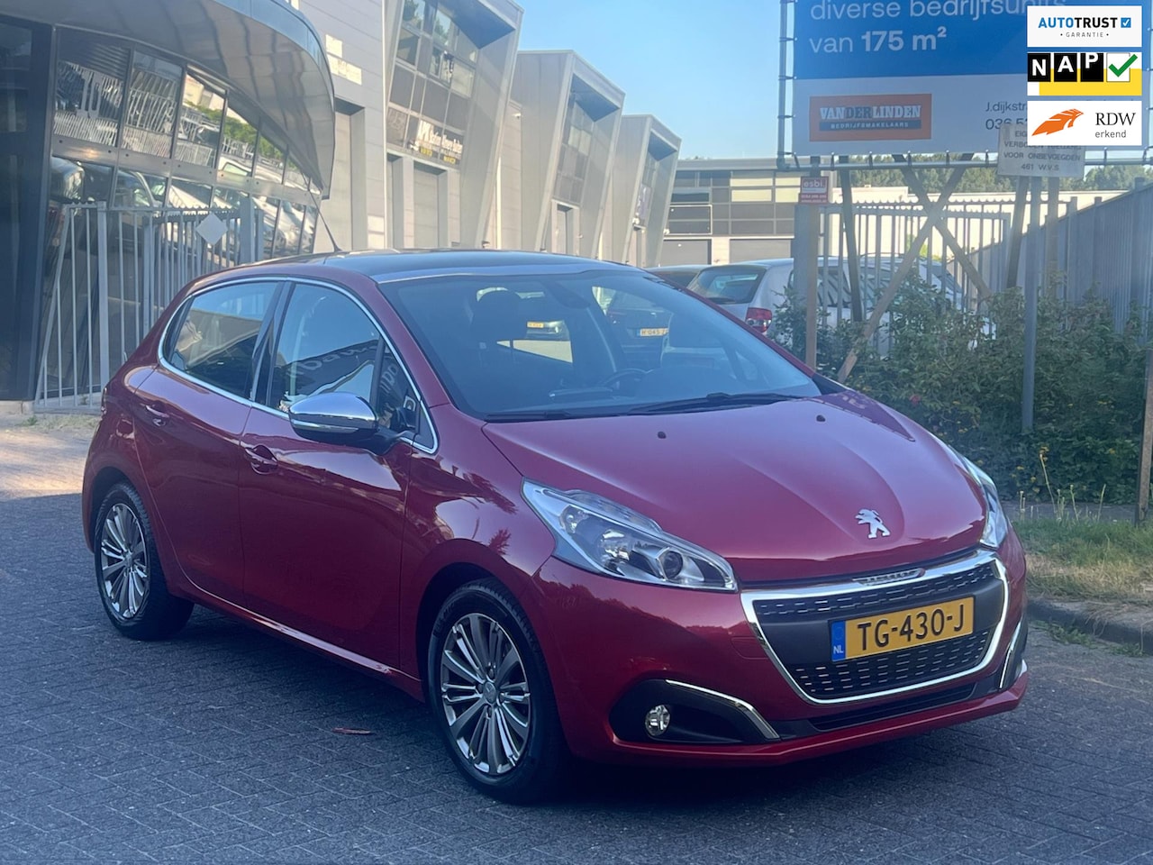 Peugeot 208 - 1.2 Allure AUTOMAAT AIRCO NAVI PANO NAP!!! - AutoWereld.nl