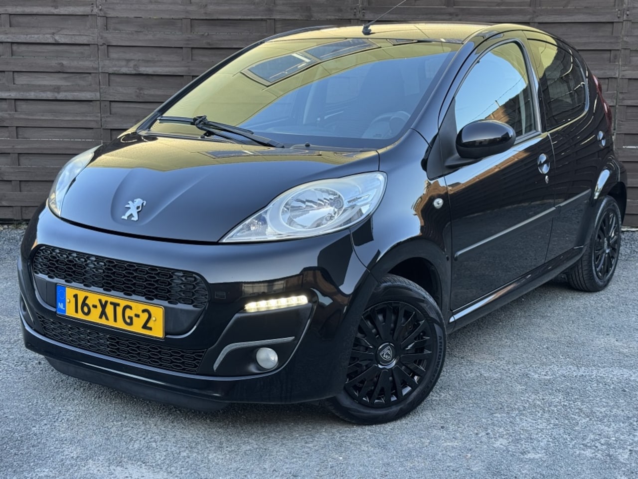 Peugeot 107 - 1.0 Active / LED / AC / EL-ramen / NAP - AutoWereld.nl