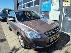 Kia Cee'd - 2.0 X-clusive. Zeer nette en luxe auto. Grote beurt