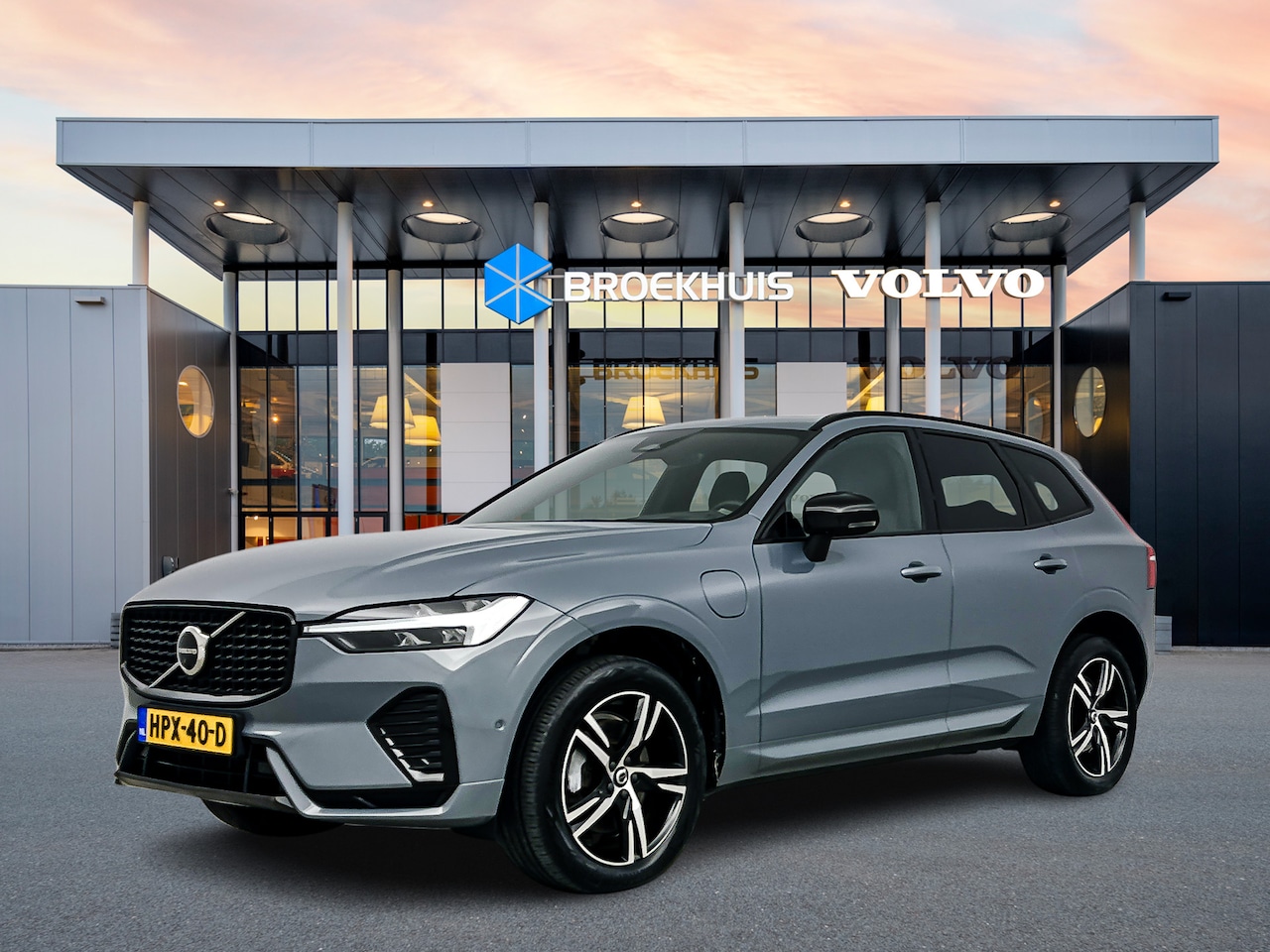 Volvo XC60 - T6 Recharge AWD R-Design | 19" | 360 Camera | Head-up | Panoramadak | Elektr. verst. best. - AutoWereld.nl