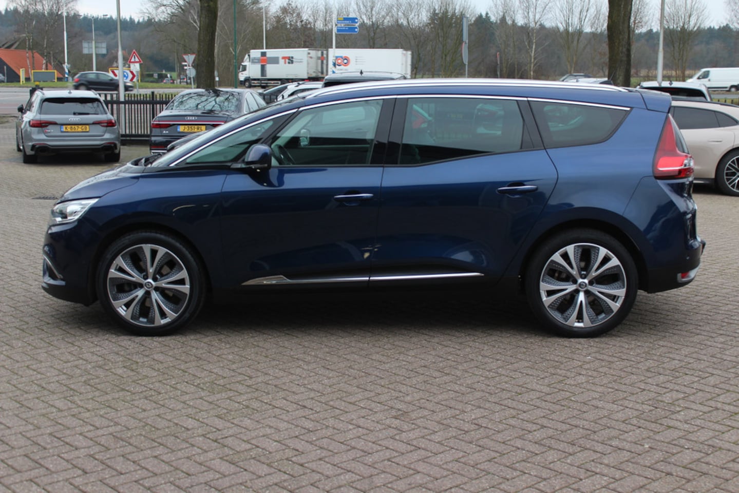 Renault Grand Scénic - 1.2 TCe Intens 7p. / Camera / Navigatie / 20'' / Half leder / Keyless / Dodehoek / Cruise - AutoWereld.nl
