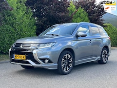 Mitsubishi Outlander - 2.0 PHEV instyle+PLUG-IN Hybrid Automaat*Schuifdak*Achteruit Camera*Leder*NAP*Stoelverwarm
