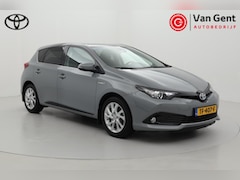Toyota Auris - 1.8 Hybrid Energy Plus | Trekhaak | Navigatie | Keyless | Clima | Cruise | Camera | 16 inc