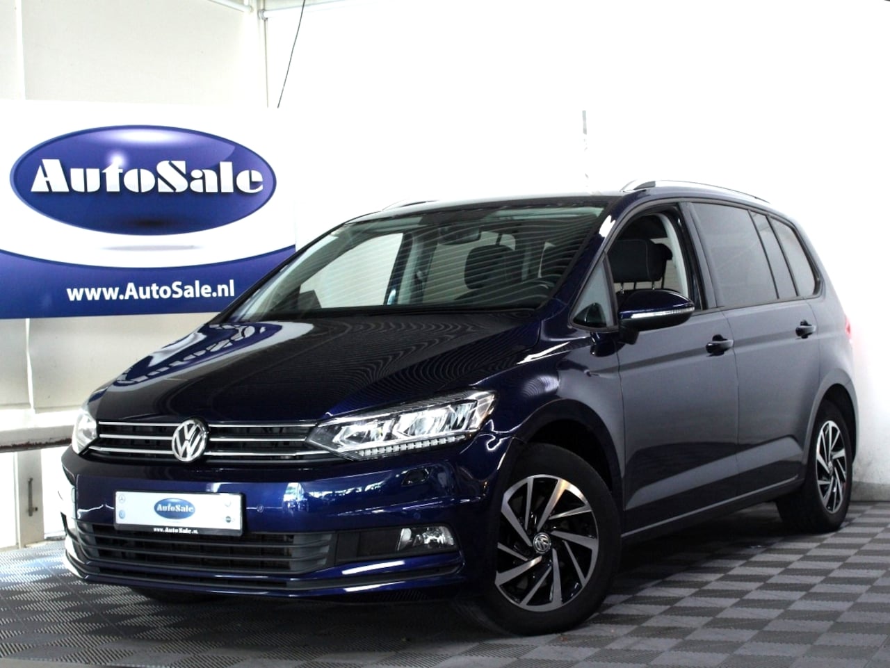 Volkswagen Touran - 1.5 TSI DSG Highline 7p 1eEIG! ACC CARPLAY DAB CAMERA '19 - AutoWereld.nl