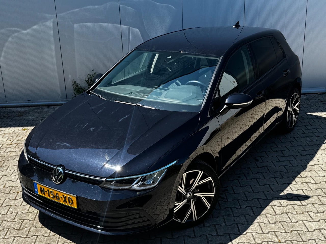 Volkswagen Golf - 1.0 eTSI LIFE CARPLAY ORIGINEEL NEDERLANDS NAP PARKEERSENSOREN VIRTUAL SFEERVERLICHTING DE - AutoWereld.nl