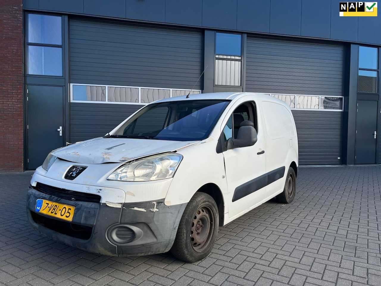 Peugeot Partner - 120 1.6 HDI L1 XT MOTOR GOED! !!!SCHADE!!! - AutoWereld.nl