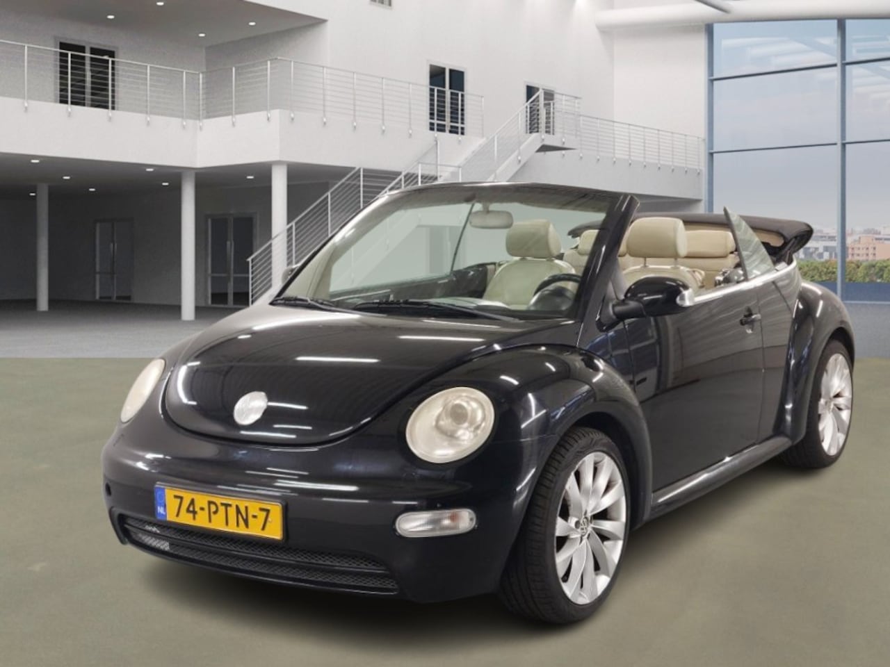 Volkswagen New Beetle Cabriolet - 2.0 Highline/AUTOMAAT - AutoWereld.nl