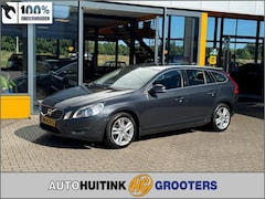 Volvo V60 - 1.6 T3 Momentum - Navi - Schuifdak - trekhaak