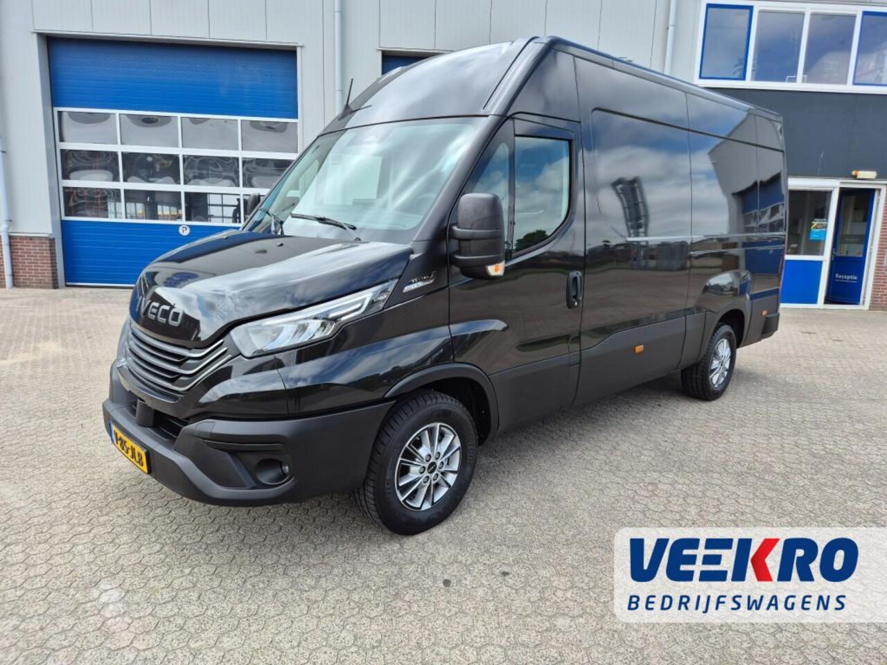 Iveco Daily - 3500Kg 160PK automaat. UIT VOORRAAD LEVERBAAR! BPM VRIJ!!!! - AutoWereld.nl
