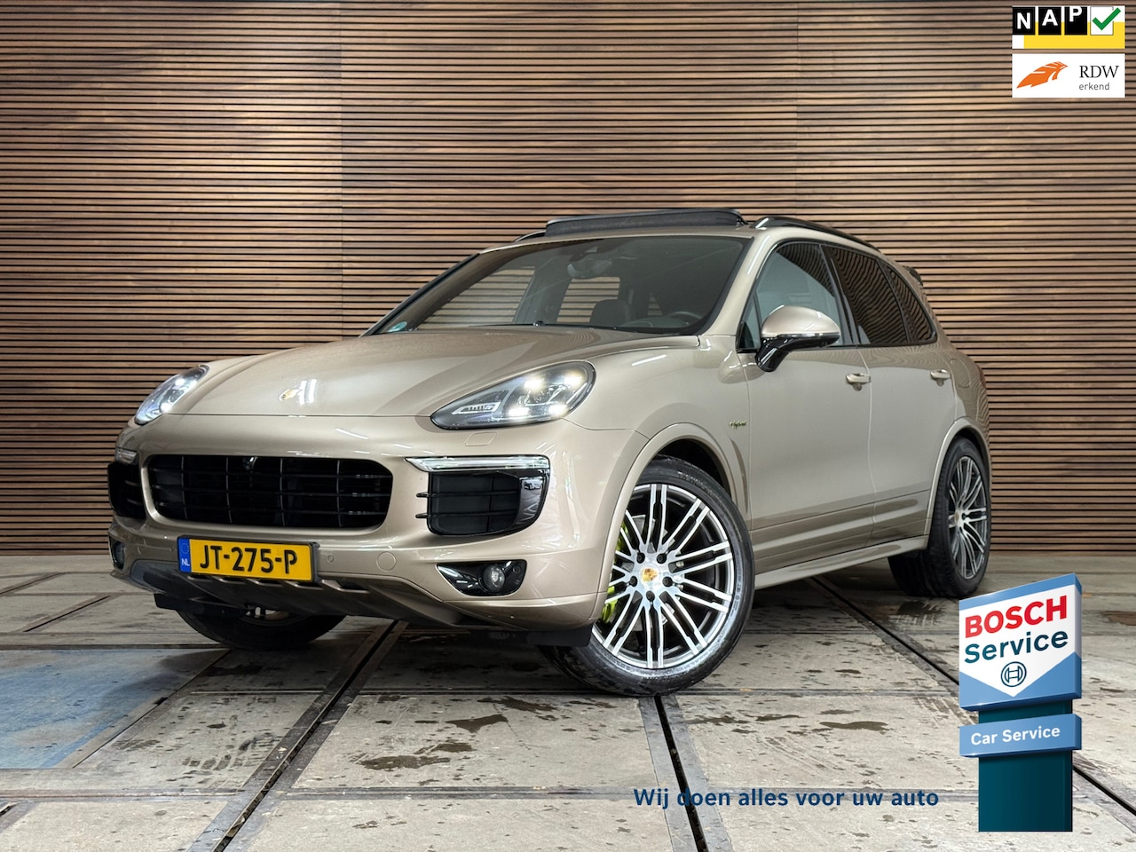 Porsche Cayenne - 3.0 S E-Hybrid | Sportchrono | Matrix LED | Panorama | Trekhaak | 360 camera | 416PK - AutoWereld.nl