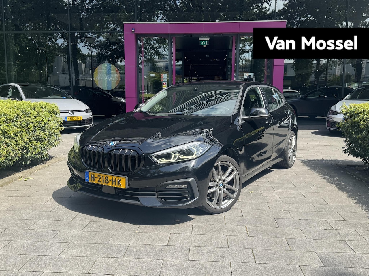 BMW 1-serie - 118i High Executive Edition | NAVIGATIE | STOELVERWARMING | LED | BLUETOOTH | CRUISE CONTR - AutoWereld.nl