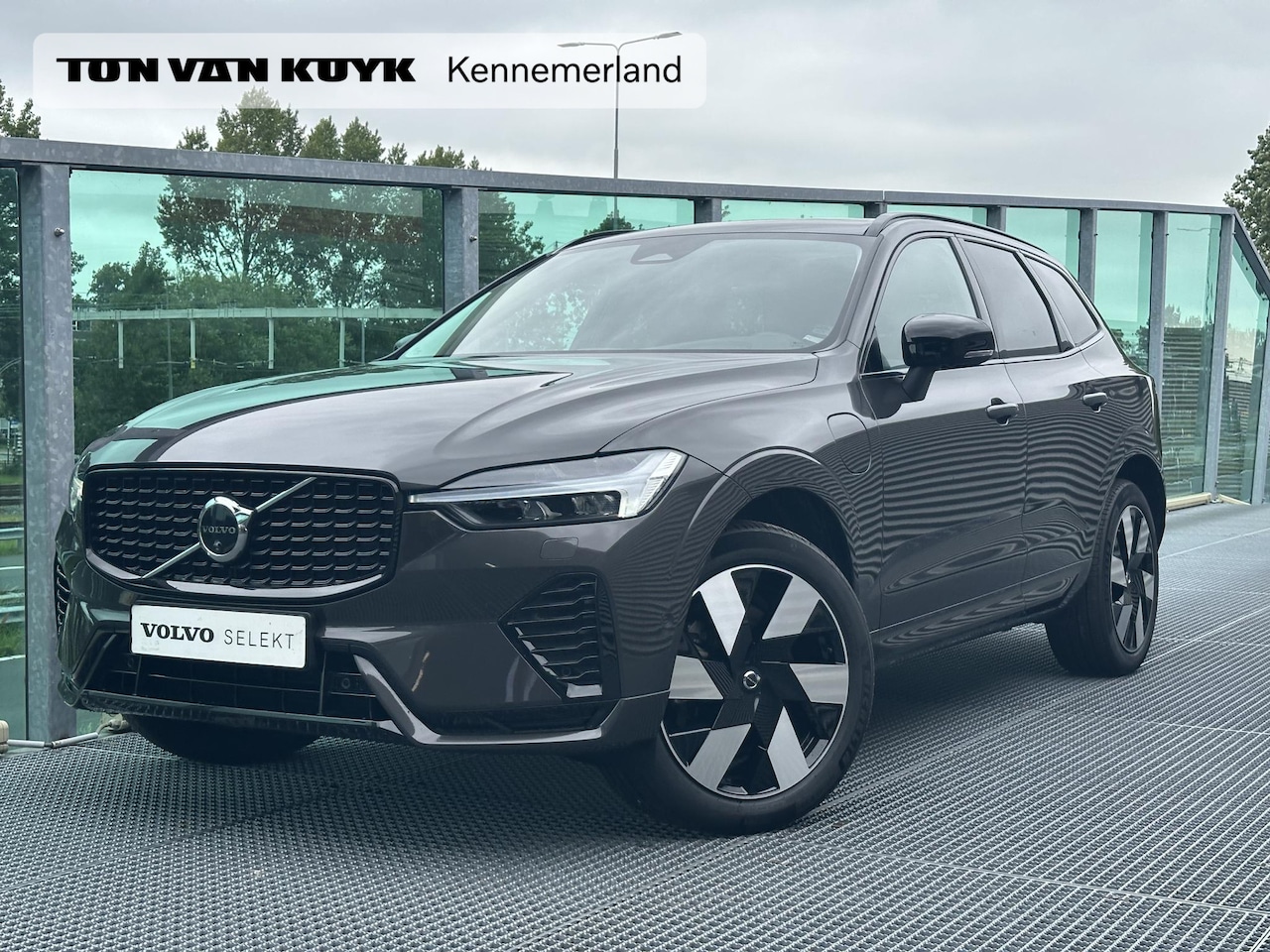Volvo XC60 - 2.0 T6 Plug-in hybrid AWD Plus Dark / Trekhaak / Pano. dak / Harman Kardon / 360 camera / - AutoWereld.nl
