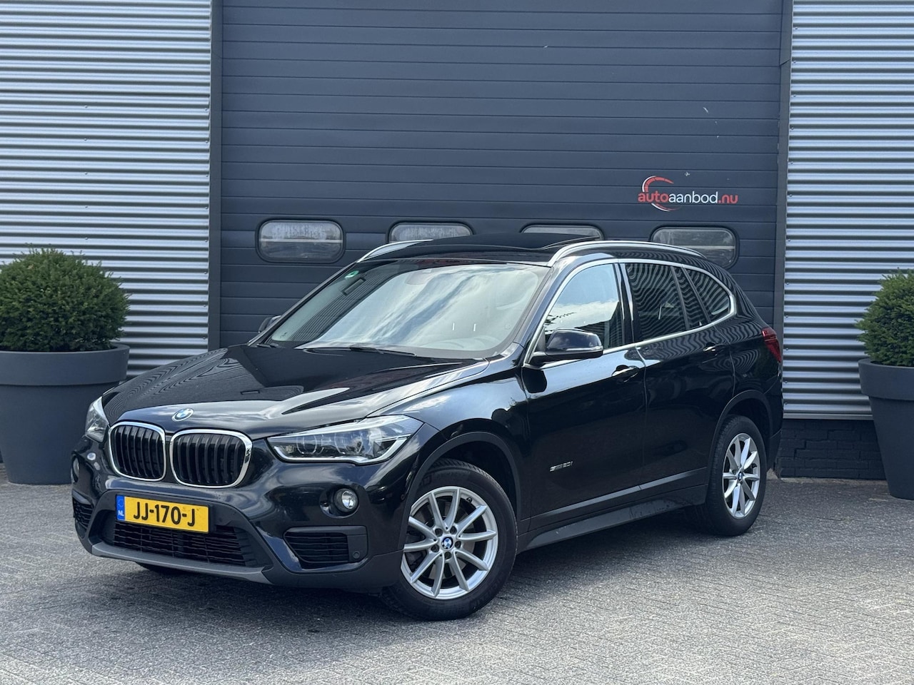 BMW X1 - sDrive20i Centennial Executive | Panoramadak | Navigatie | Elektrische Achterklep | Parkee - AutoWereld.nl