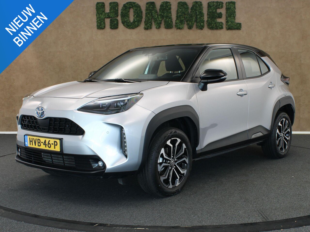 Toyota Yaris Cross - 1.5 Hybrid Bi-Tone Plus - PARKEERSENSOREN VOOR/ACHTER - KEYLESS ENTRY/START - VOORSTOELEN - AutoWereld.nl