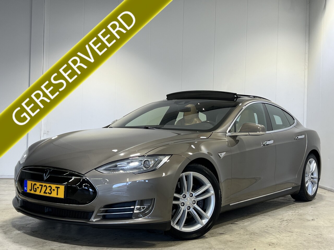 Tesla Model S - 70D | Free Supercharge | Elektrisch Glazen Panoramadak | LM Velgen 19" | PDC Voor en Achte - AutoWereld.nl