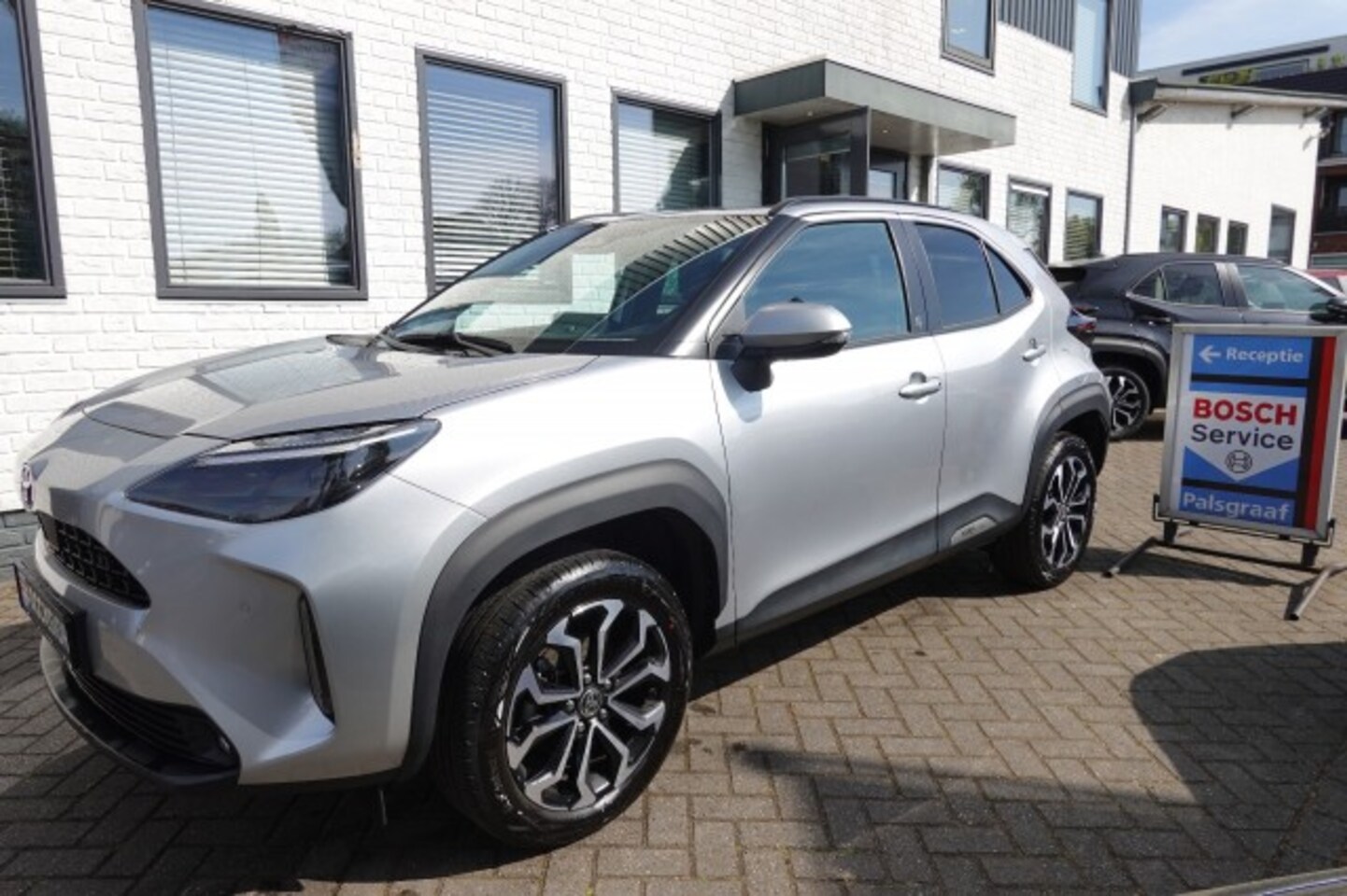 Toyota Yaris Cross - 1.5 HYBRID 115 First Edition AWD 4*4 + Div Extra's - AutoWereld.nl