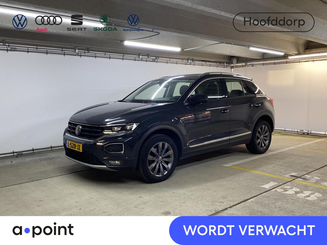 Volkswagen T-Roc - 1.5 TSI Sport 150 pk Automaat (DSG) | Navigatie | Trekhaak | Parkeersensoren | Adaptieve c - AutoWereld.nl