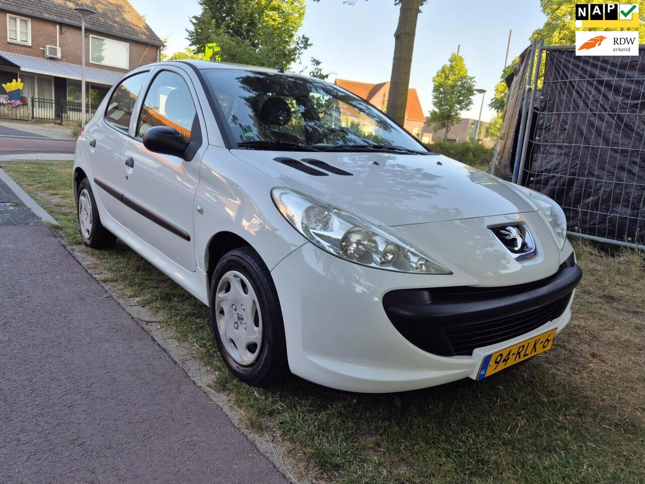 Peugeot 206 - 1.1 Accent 5 Deurs Airco - AutoWereld.nl
