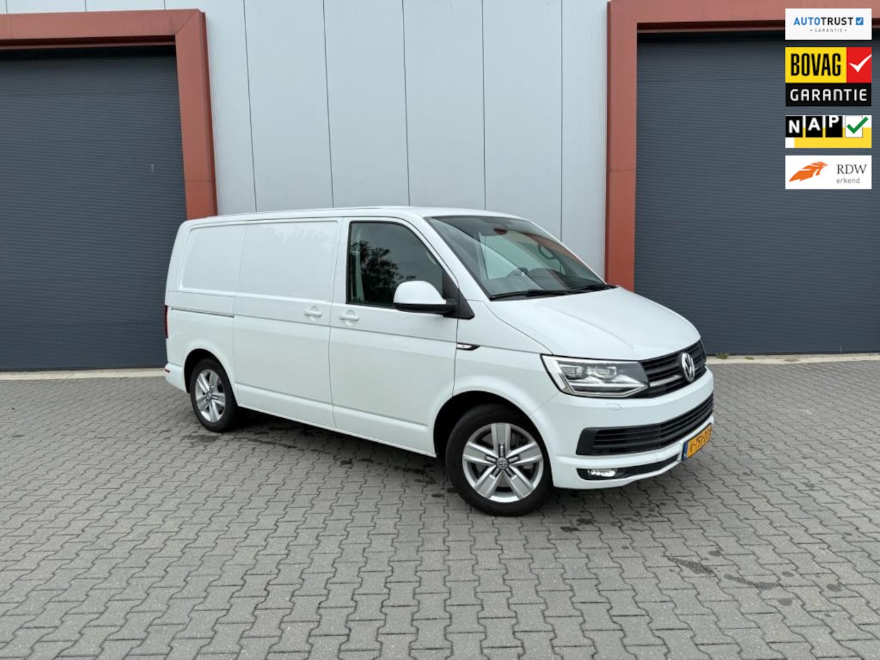 Volkswagen Transporter - 2.0 TDI L1H2 Highline DSG 204PK - AutoWereld.nl