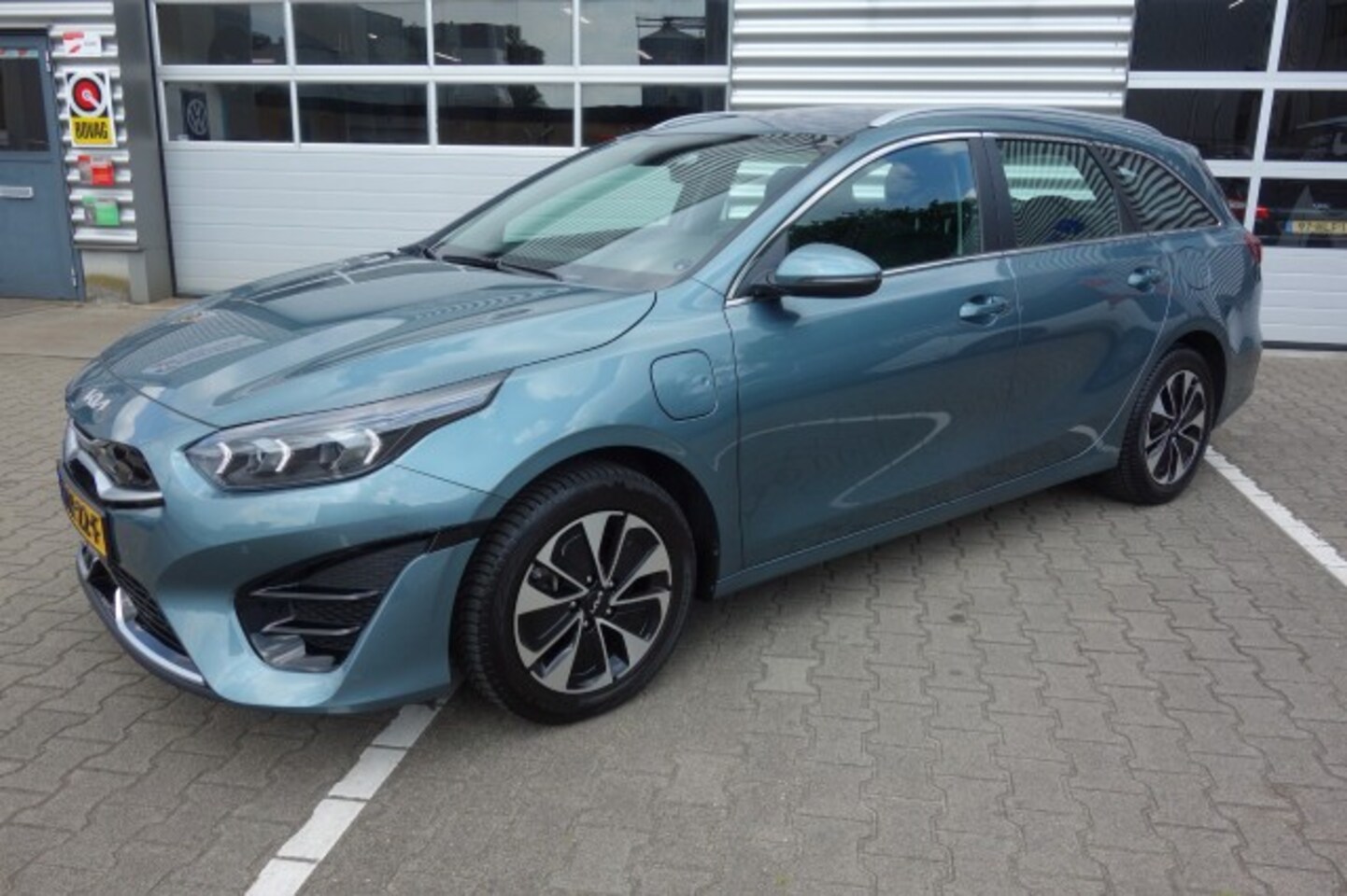 Kia Cee'd - 1.6 GDI PHEV DYN+L, All Season, Stoelpakket, Winterpakket, Fabrieksgarantie 2031 - AutoWereld.nl