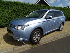Mitsubishi Outlander - 2.0 PHEV INSTYLE-Navi-Clima-Leer-Schuifdak-Cruise-Trkh