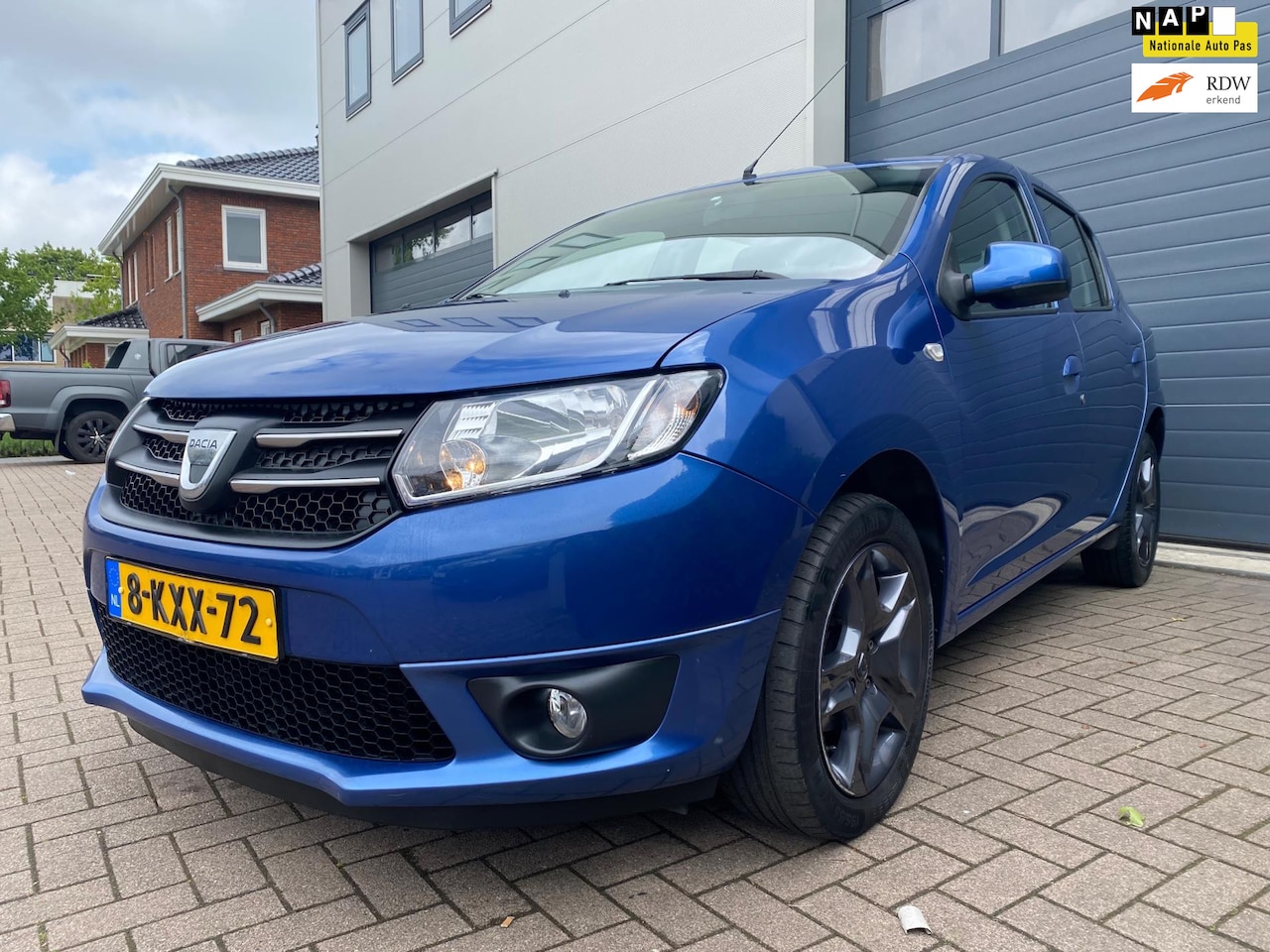 Dacia Sandero - 0.9 TCe Lauréate/Navi/Cruise-c/Airco/Elek-pakket/Trekhaak/Dealer-onderhouden - AutoWereld.nl