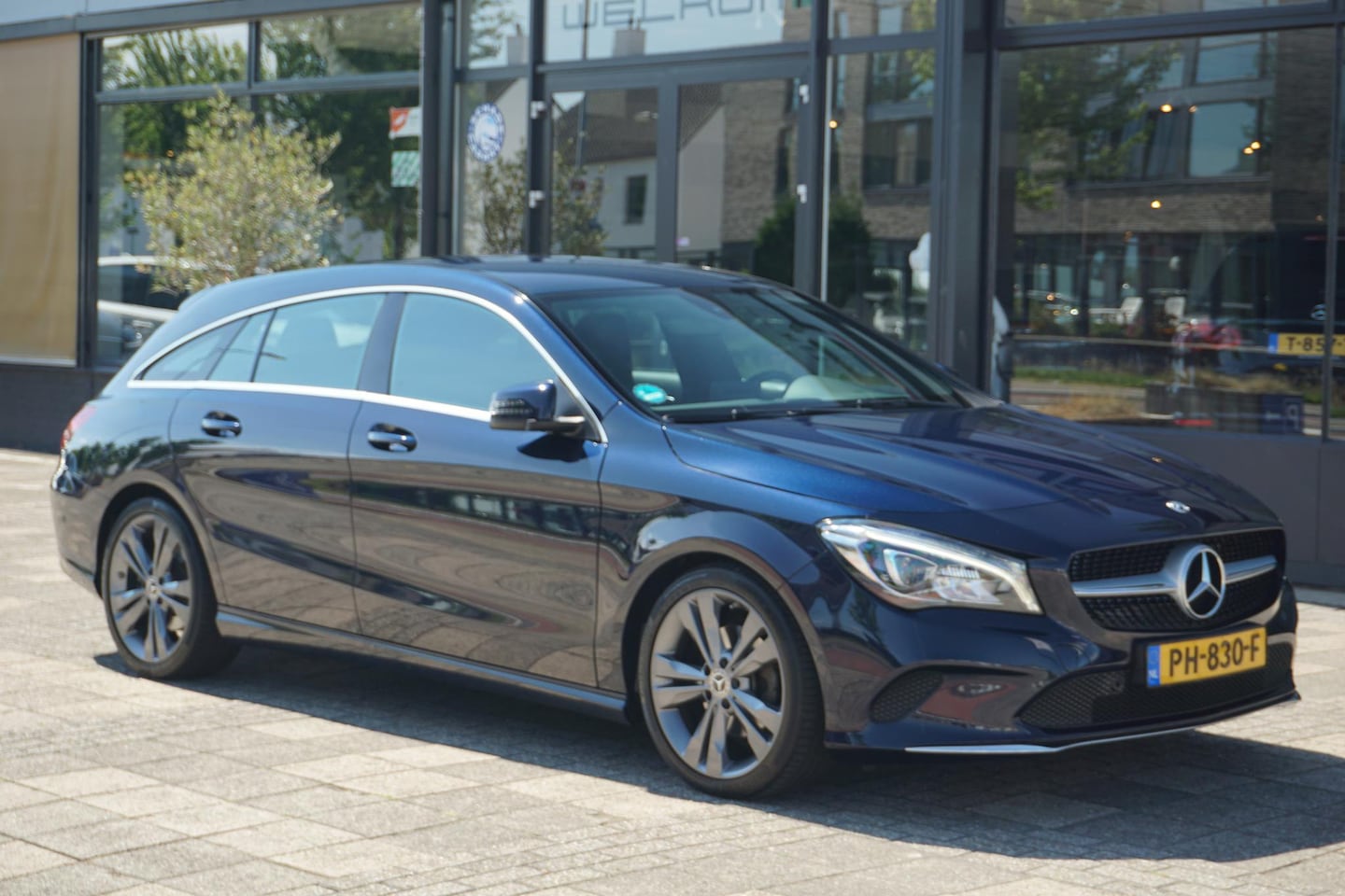 Mercedes-Benz CLA-klasse Shooting Brake - 180 Business Solution Trekhaak | Apple Carplay | LED - AutoWereld.nl
