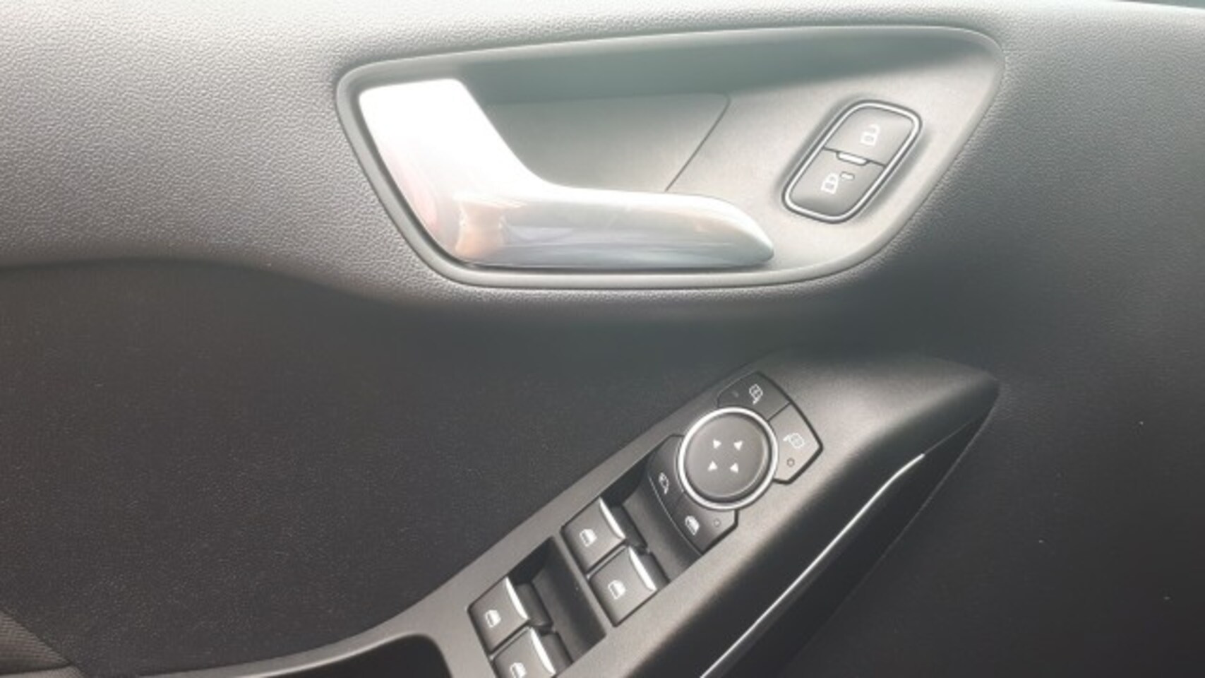 Ford Fiesta - 1.0 Ecoboost Titanium CLIMA/CRUISE/RADIO DAB/NAVI/PDC+CAMERA/LMV/ENZ